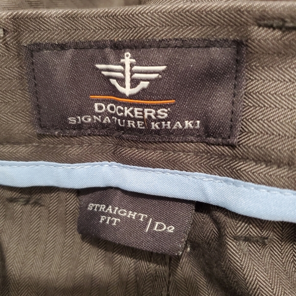 Men's Dockers Signature Khaki Pants - Picture 2 of 4